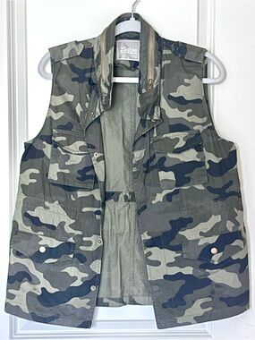 2Sable Women’s Green Camouflage Utility Vest